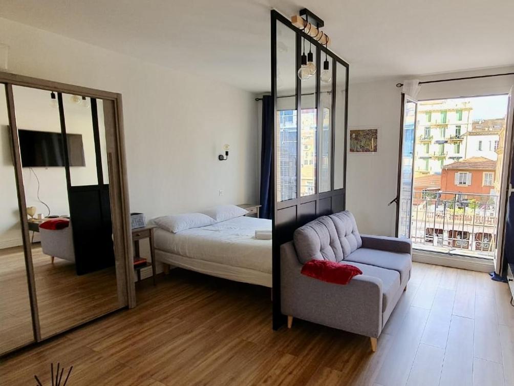 Le Verlaine, Studio En Centre Ville A Deux Minutes Des Plages 芒通 客房 照片