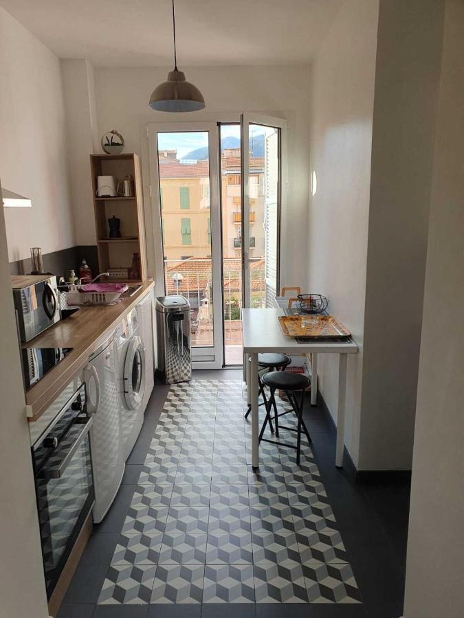 Le Verlaine, Studio En Centre Ville A Deux Minutes Des Plages 芒通 外观 照片