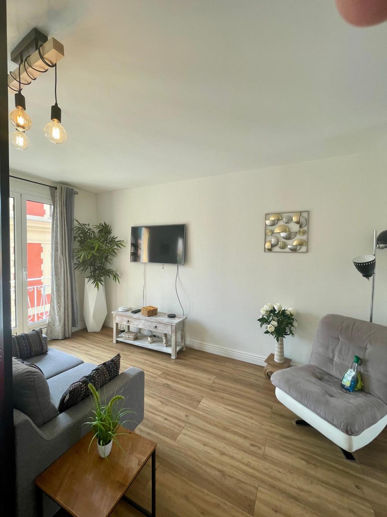 Le Verlaine, Studio En Centre Ville A Deux Minutes Des Plages 芒通 外观 照片