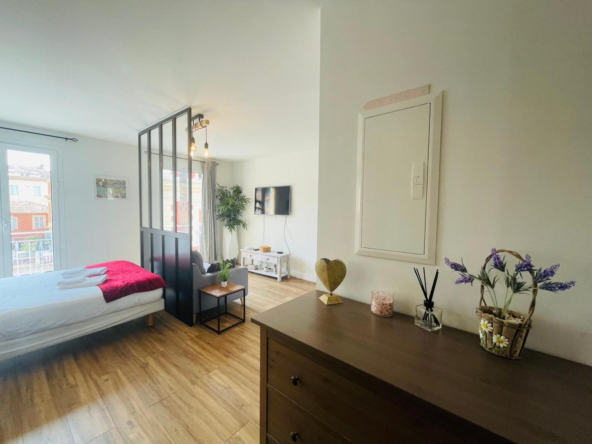 Le Verlaine, Studio En Centre Ville A Deux Minutes Des Plages 芒通 外观 照片